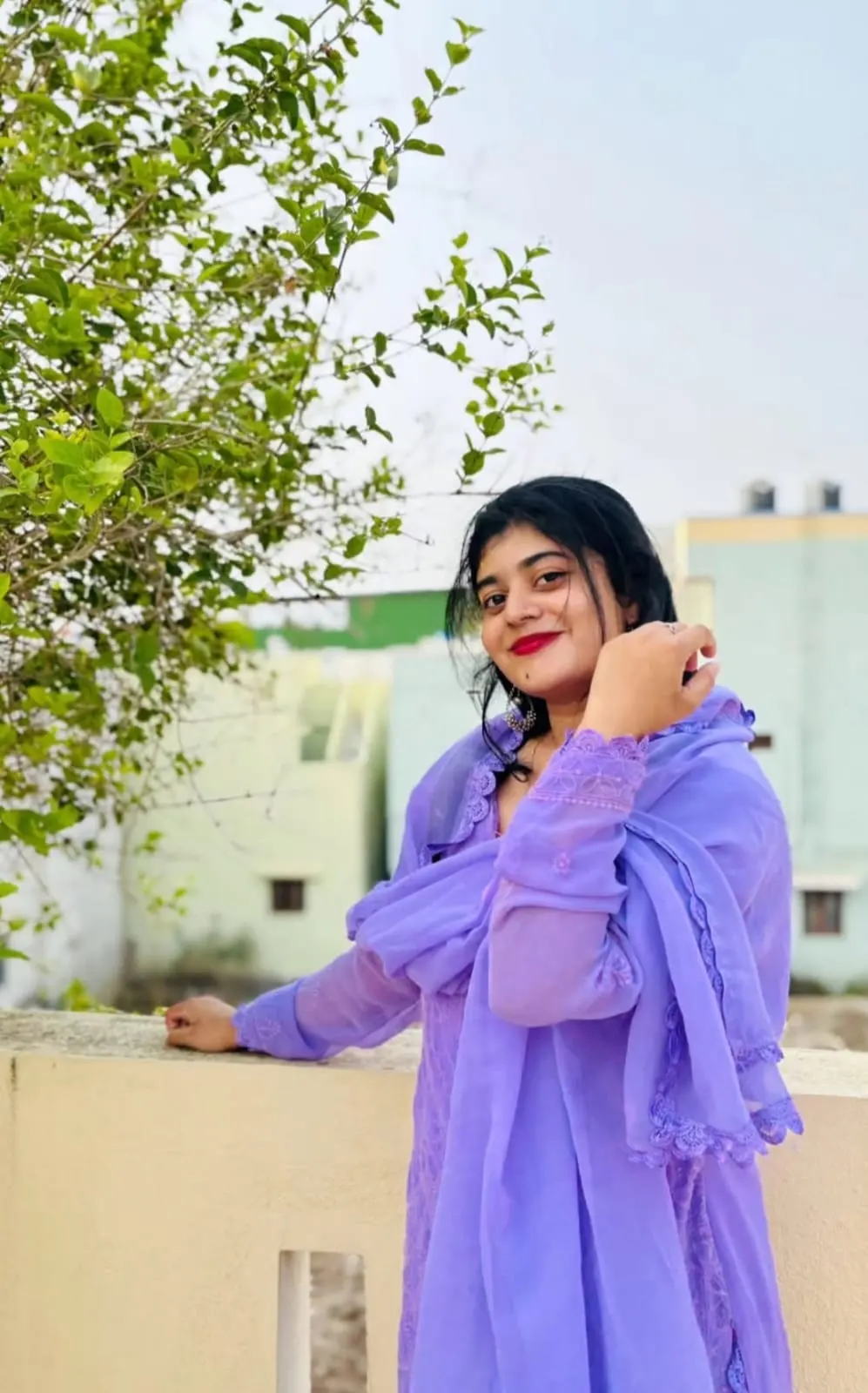 testimonial image of a girl giving pose digital marketing freelancer in coimbatore